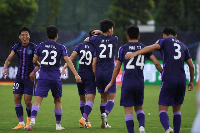 伊朗动荡局势下 伊朗女足比出和平手势