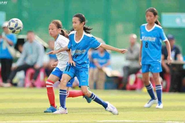 阿德巴约：10点半训练我8点半就到 C罗已经在游泳